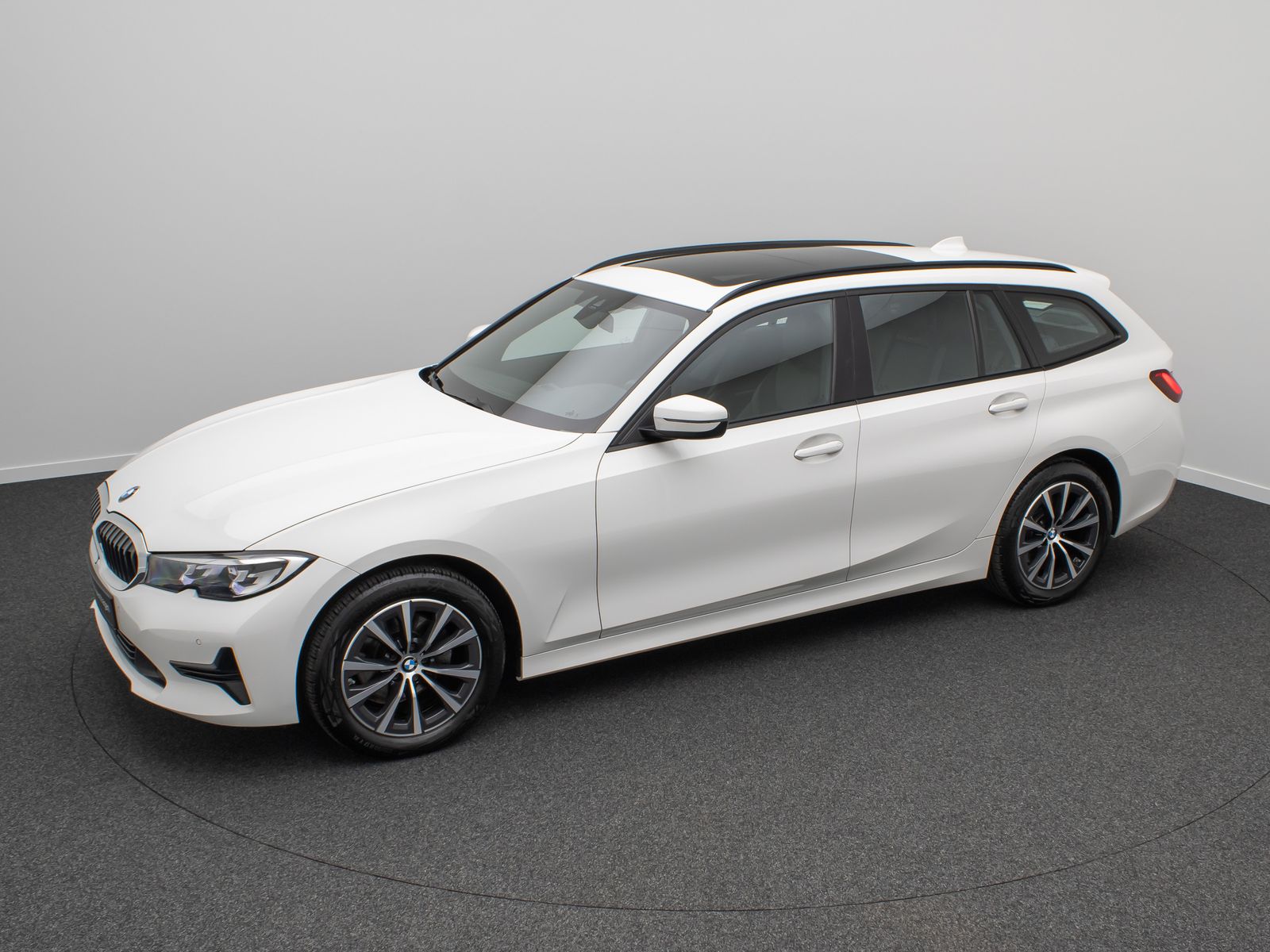 Fahrzeugabbildung BMW 320d xD Panorama PDC DAB Sport Geschwindigkeitsr