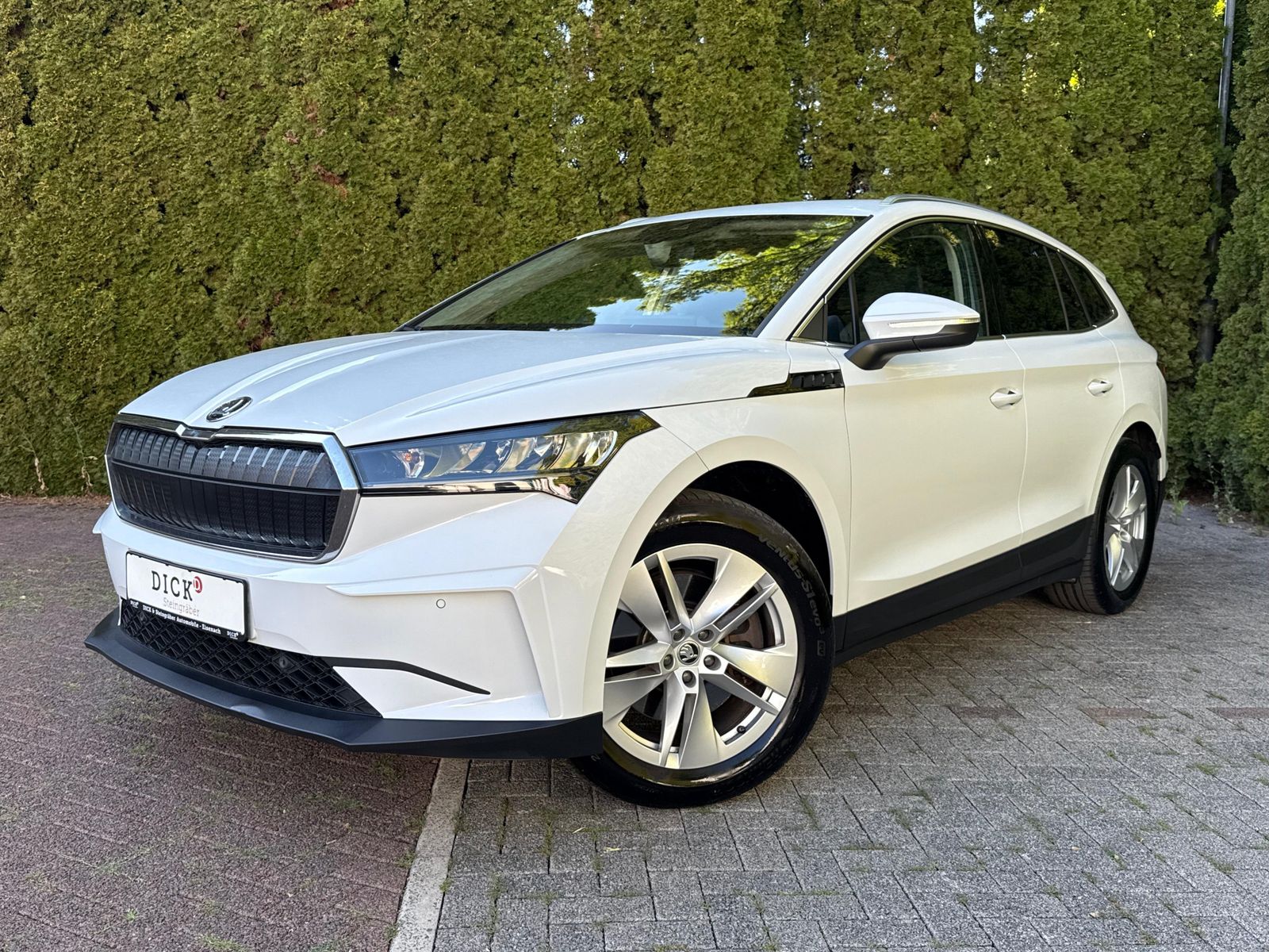 Fahrzeugabbildung SKODA Enyaq 80 Loft CCS+WÄPU+NAV+SHZ+KAM+ACC+AMBI+CARP