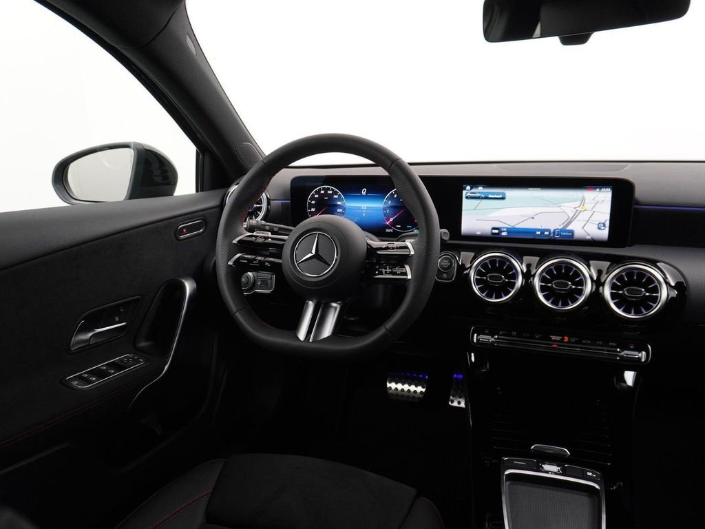 Mercedes-Benz A 180 Star Edition AMG Line | Voorstoelen Verwar