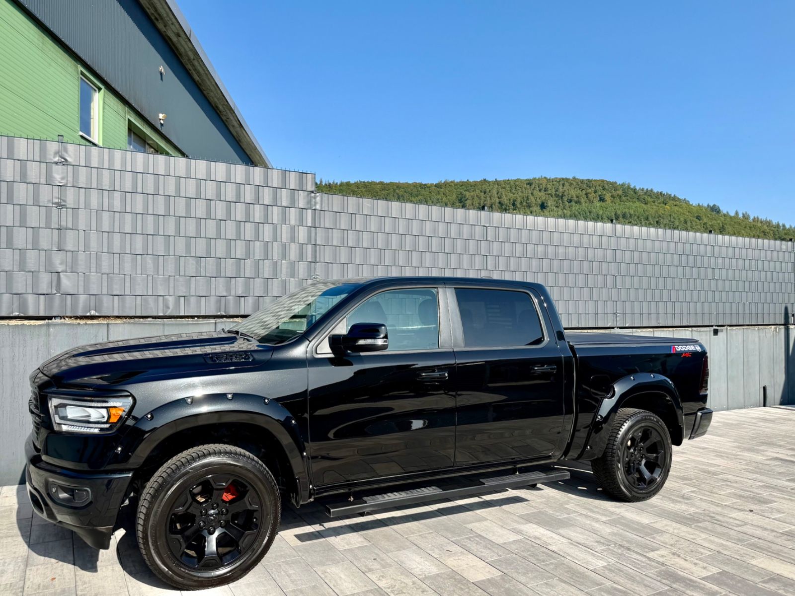Dodge RAM 5,7 V8 HEMI-WIDEBODY-LED-BIG HORN-CREW CAB imagem 2