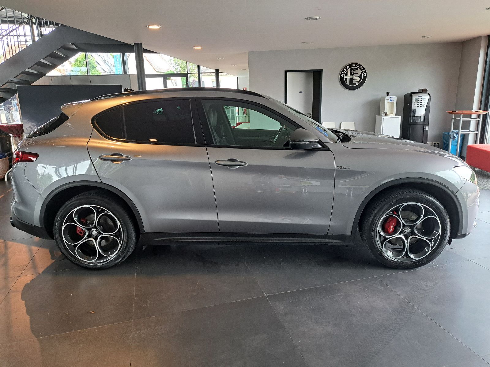 Fahrzeugabbildung Alfa Romeo Stelvio B-Tech Q4 280 PS