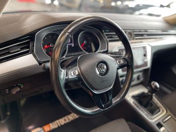 Volkswagen Passat Variant  *1.HAND*NAVI*APS*AHK*LED*SMARTL*