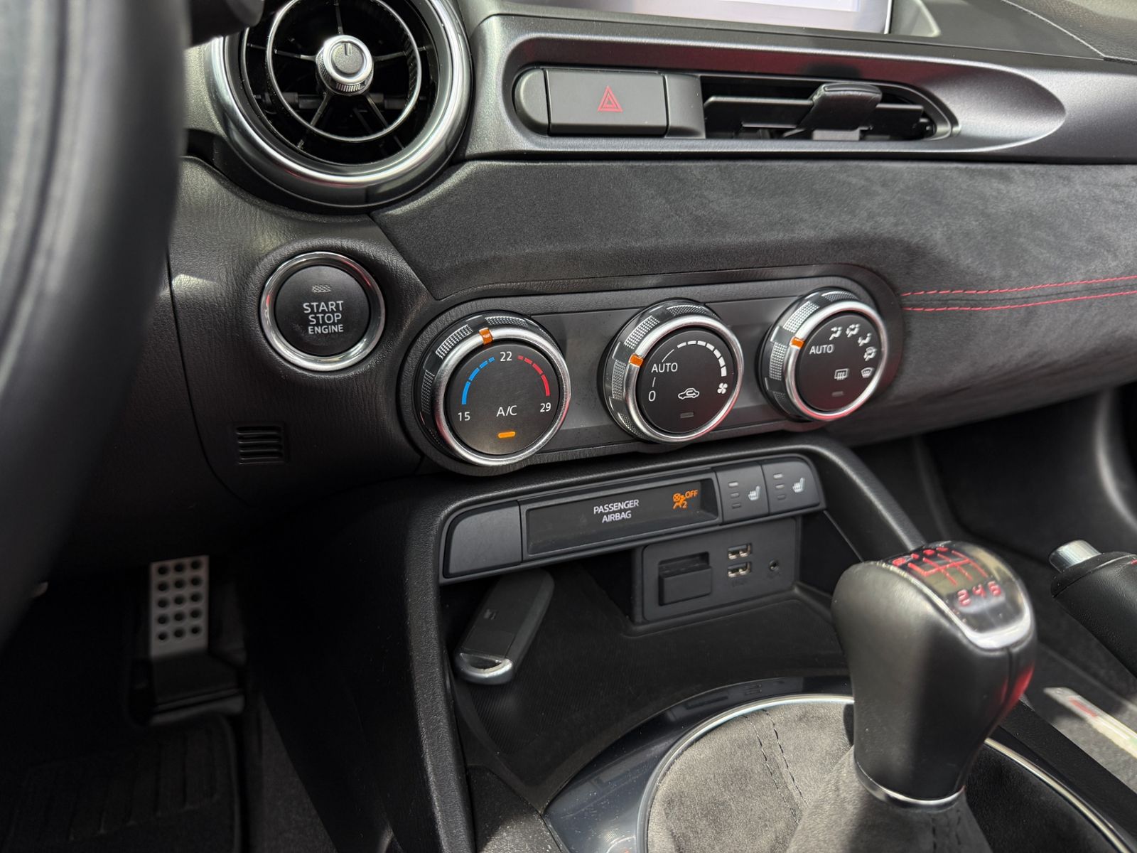 Fahrzeugabbildung Abarth 124 Spider LED LEDER ALU SHZ