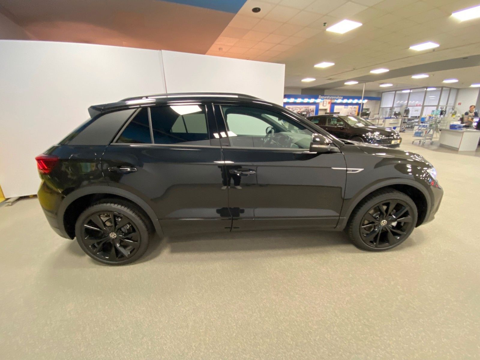 Fahrzeugabbildung Volkswagen T-Roc 1.5 TSI DSG R-Line+ACC+AHK+19"+KAMERA+LED+