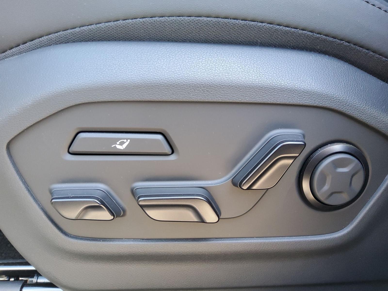 Hyundai Santa Fe MY25 1.6 TGDi HEV 4WD BLACKLINE HuD/BOS
