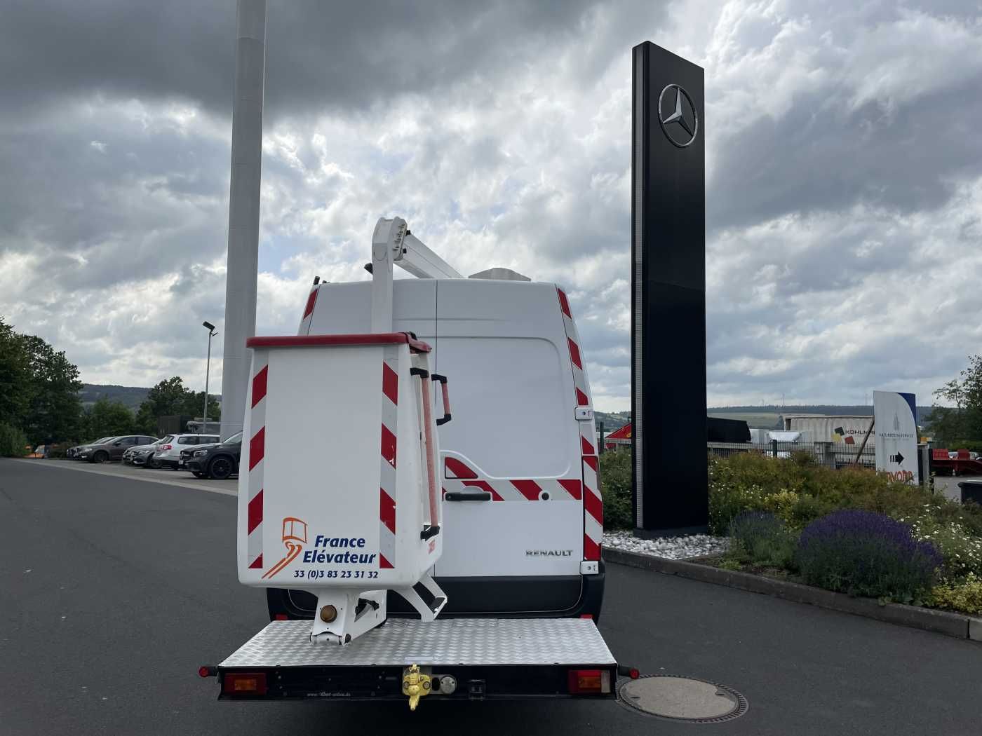 Fahrzeugabbildung Renault Master 2.3 dCi / France Elevateur 121FT, 12m