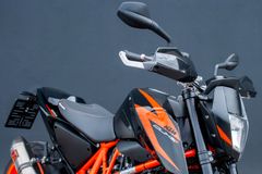 KTM Duke 690 R + A2 / 35 kW  + Akra + IXS Taschen