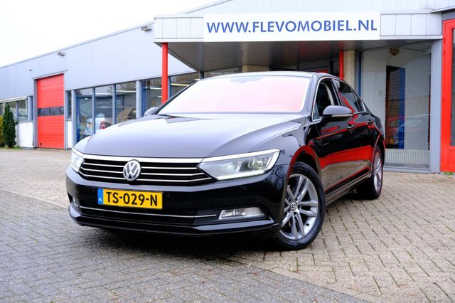 Volkswagen Passat 1.4 TSI ACT Highline Pano|Navi|LED|ParkAs