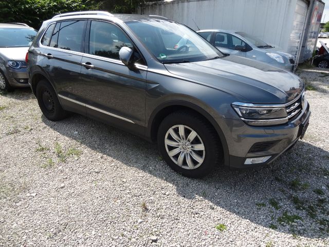 Fahrzeugabbildung Volkswagen Tiguan Highline/4Motion/HUD/AHK/Leder/AHK/