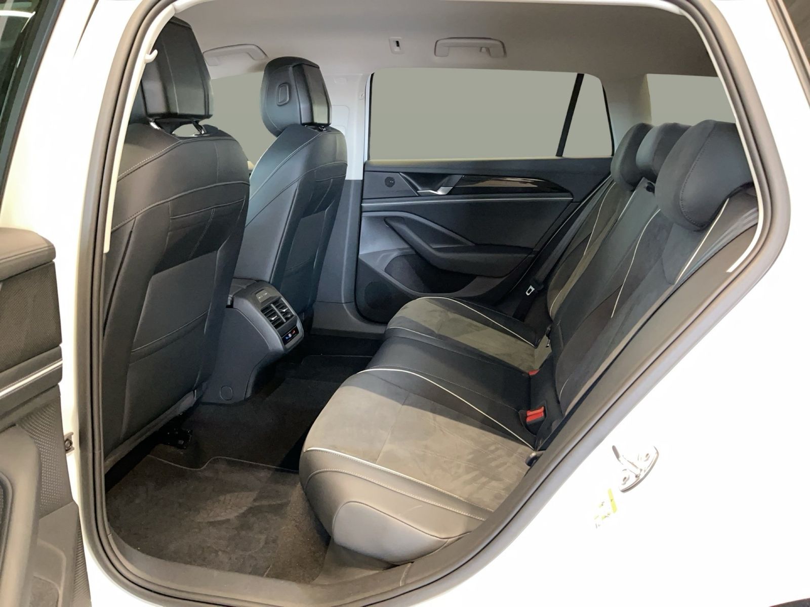 Volkswagen Passat Variant - Bild 10