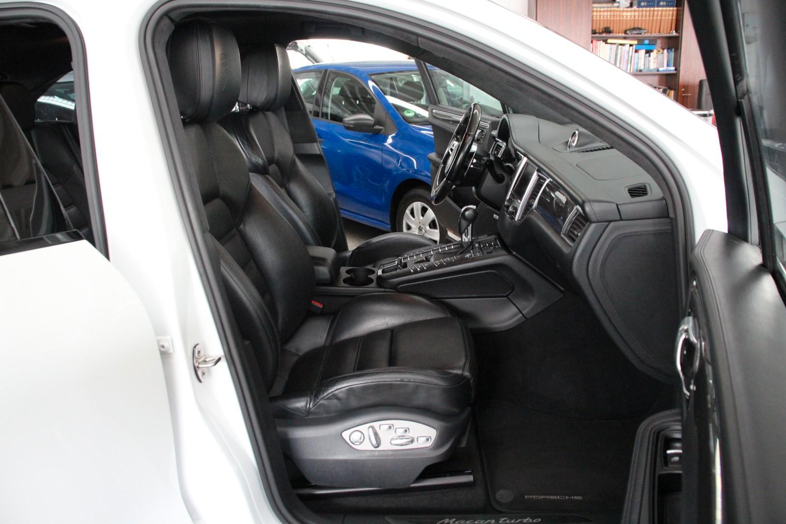 Porsche Macan Turbo *BOSE/Pano/Sitzbelüftung*