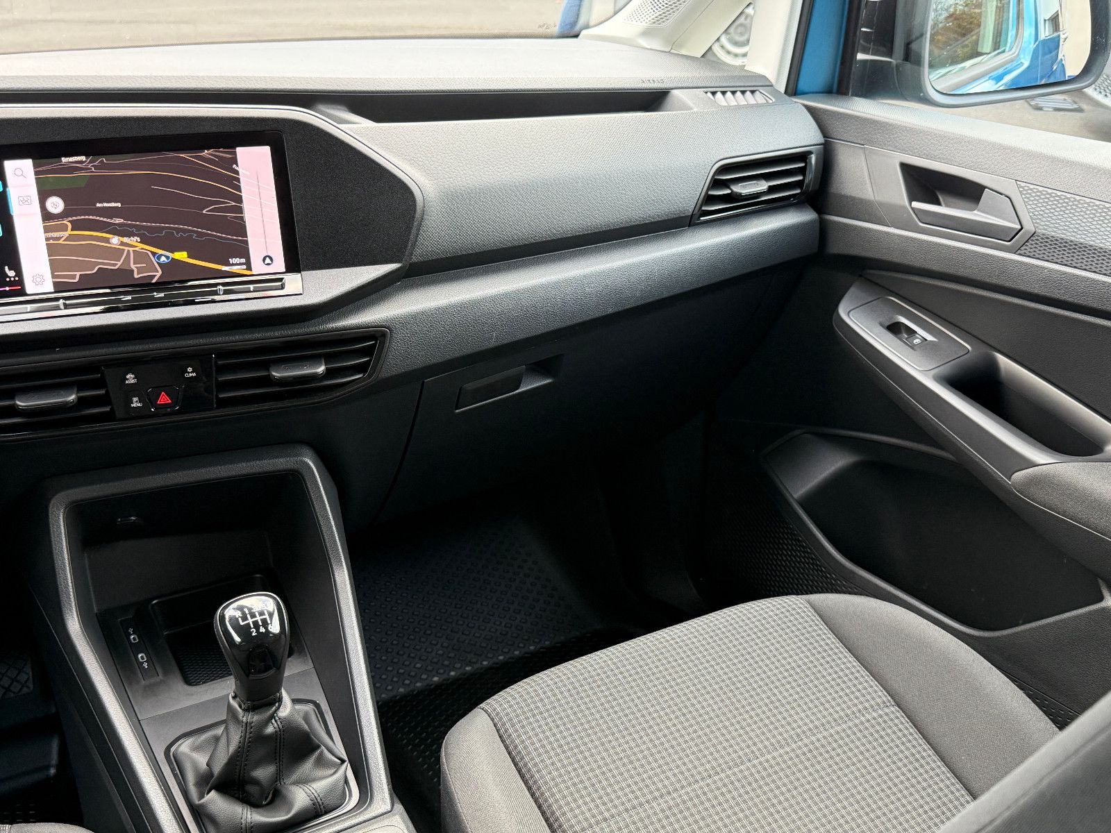 Fahrzeugabbildung Volkswagen Caddy Maxi 7-Sitzer DAB GRA Navi Kamera SHZ PDC