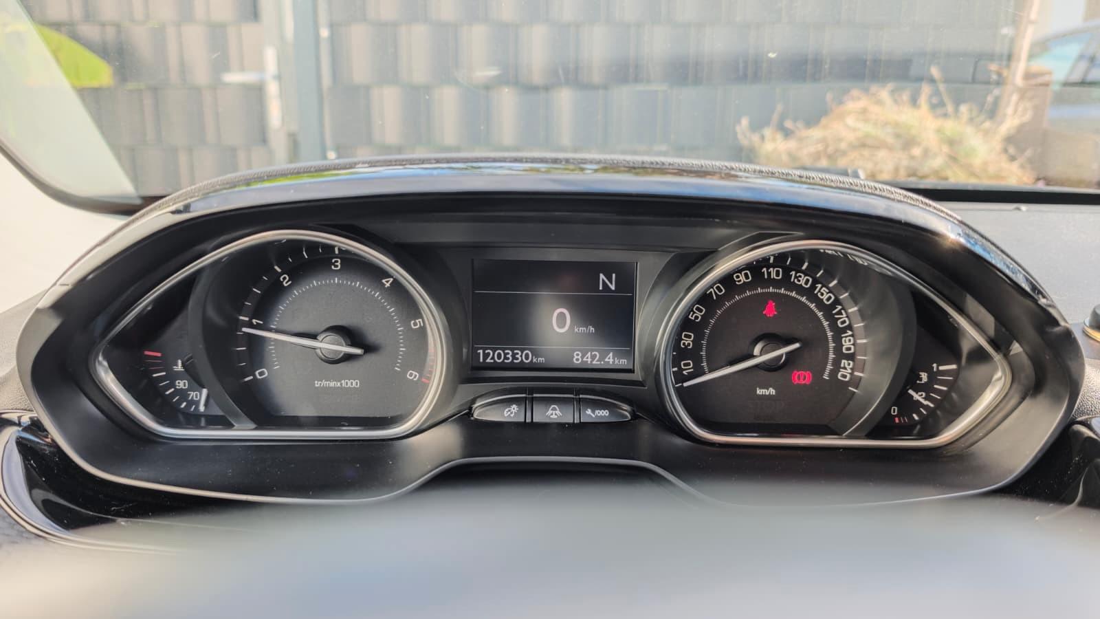 Peugeot 2008 Allure e-HDi FAP 92 EGS6 STOP & START A...