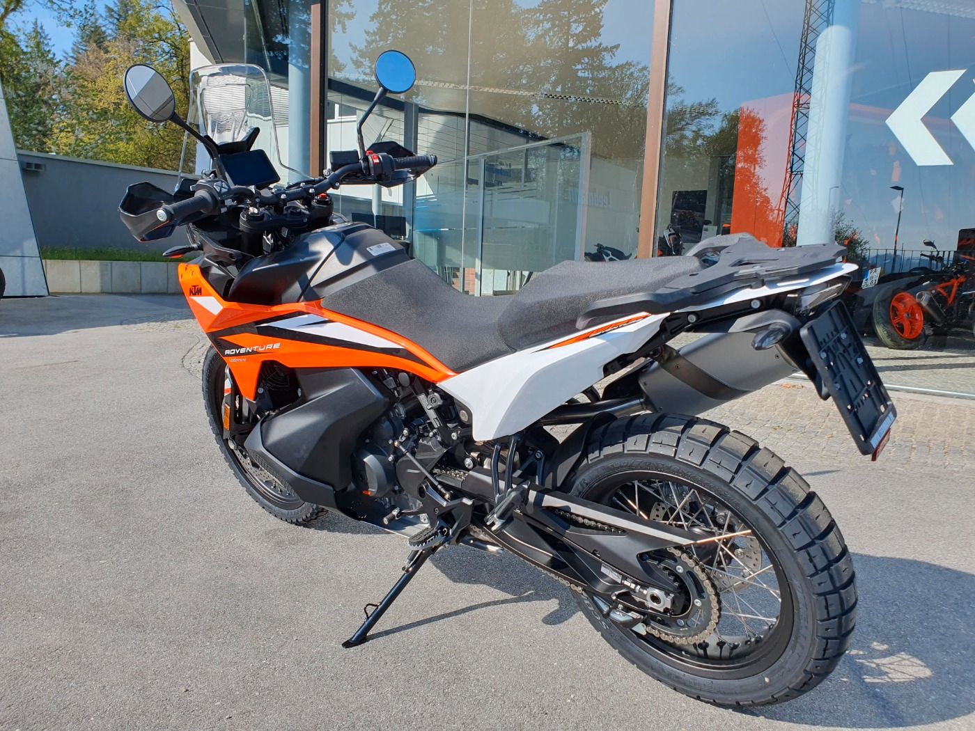 Fahrzeugabbildung KTM 890 Adventure 2024 beide Farben lagernd