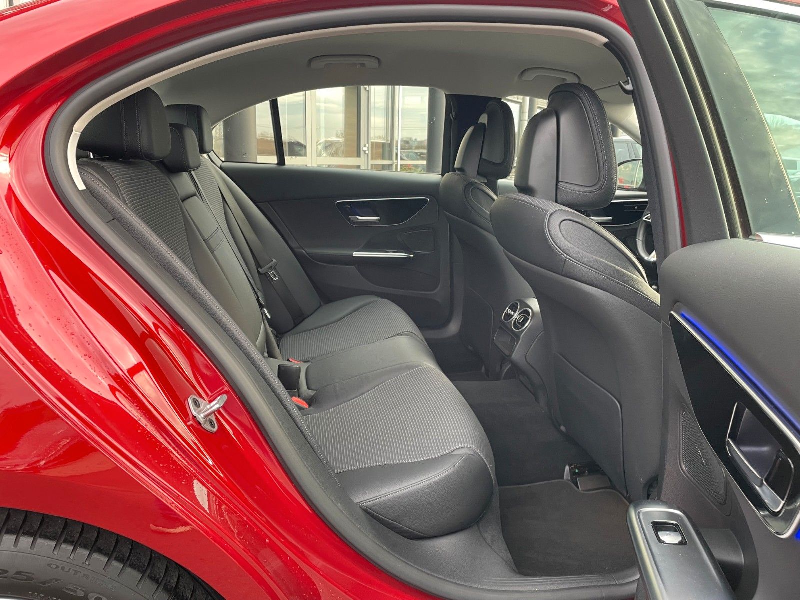 Fahrzeugabbildung Mercedes-Benz C 220 d AVANTGARDE AHK+HUD+DISTR+R-Kamera+Carpla