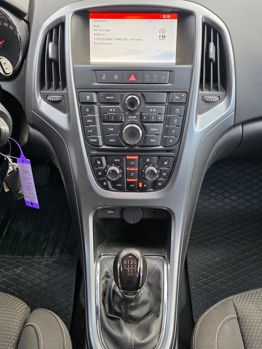 Opel Astra 2015 — photo 14