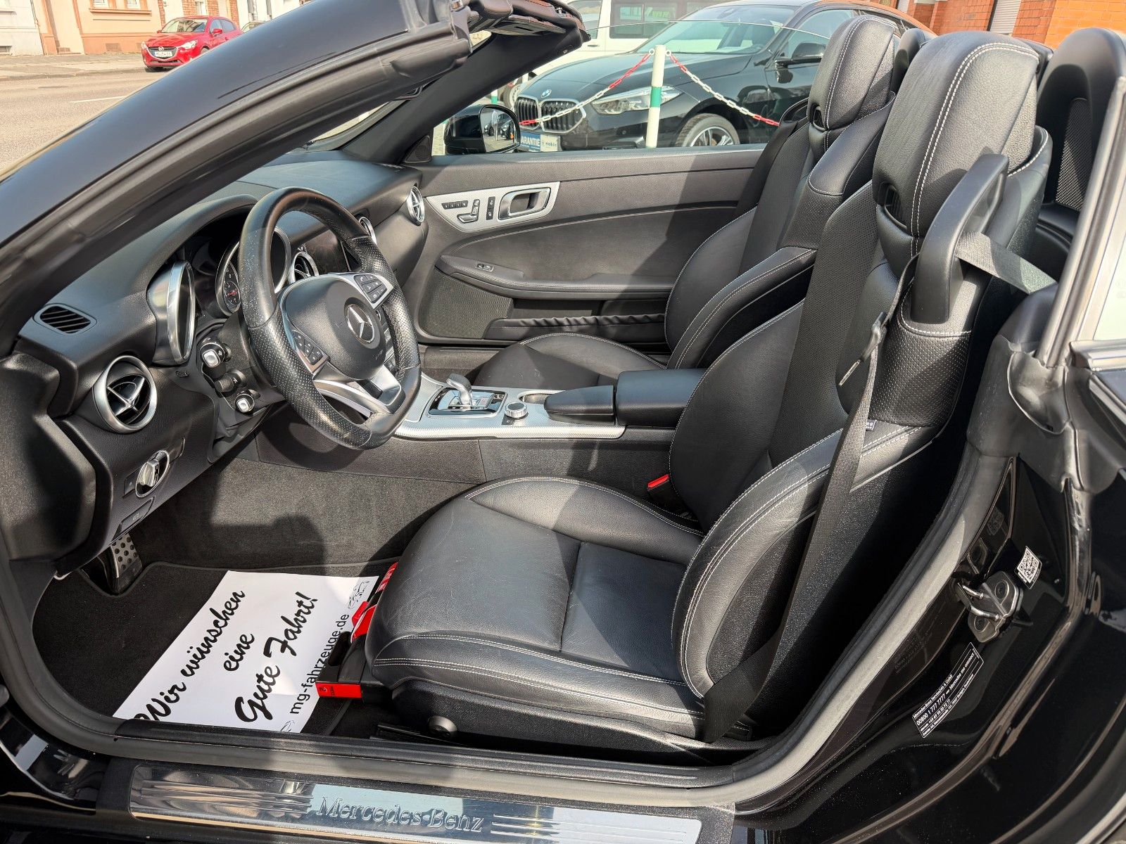 Fahrzeugabbildung Mercedes-Benz SLC 300 SPORT LED NAVI LEDER MEMORY AIRSCARF