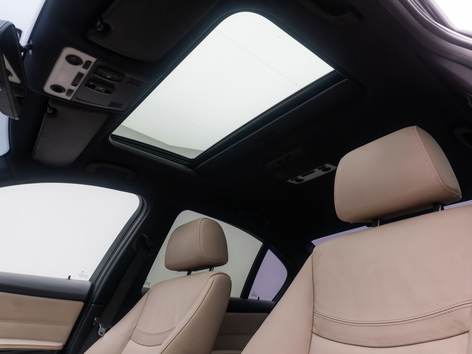 Fahrzeugabbildung BMW 325d GeschwindigReg Xenon PDC Alarm HiFi Leder