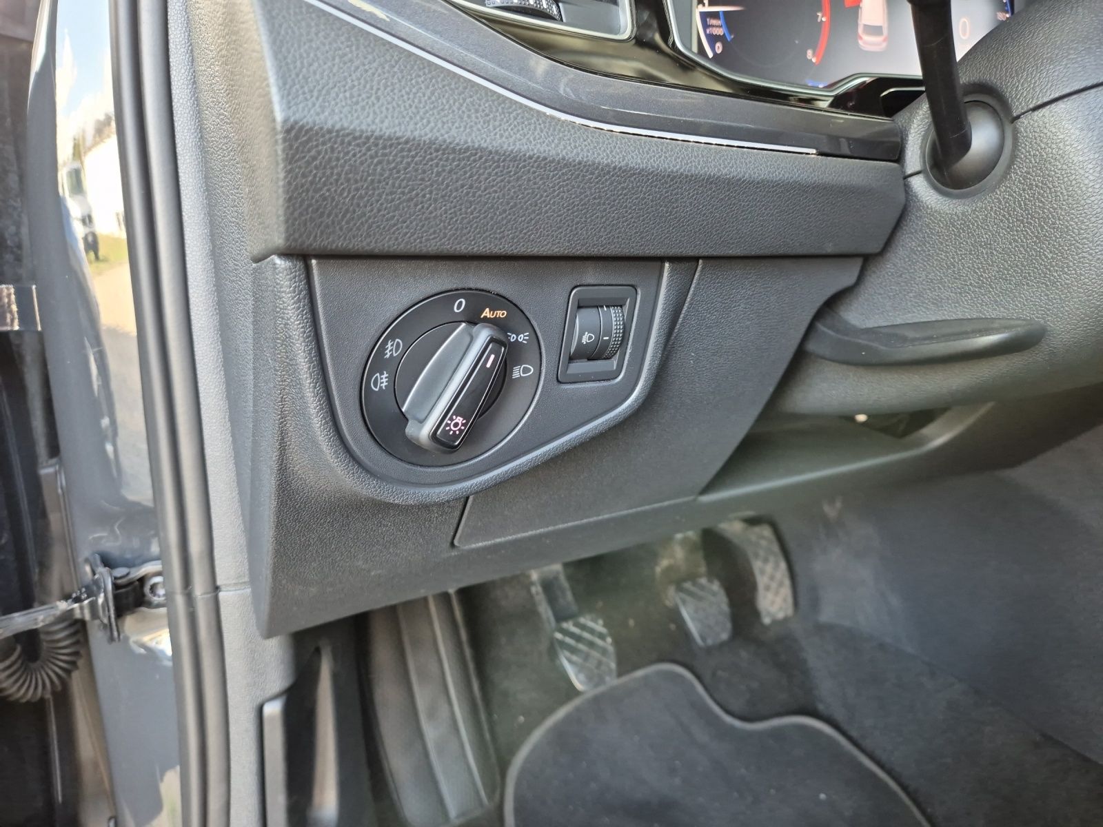 Fahrzeugabbildung Volkswagen Polo TSI Highline Navi AID RFK SH LM