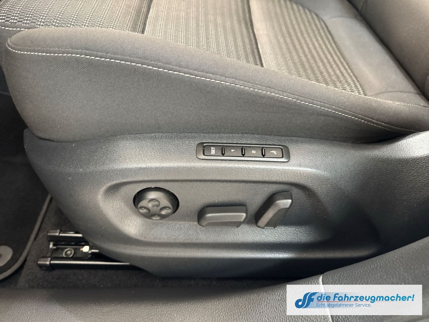 Fahrzeugabbildung SEAT Alhambra Xcellence 7-Sitzer AD AHK-klappbar Memo