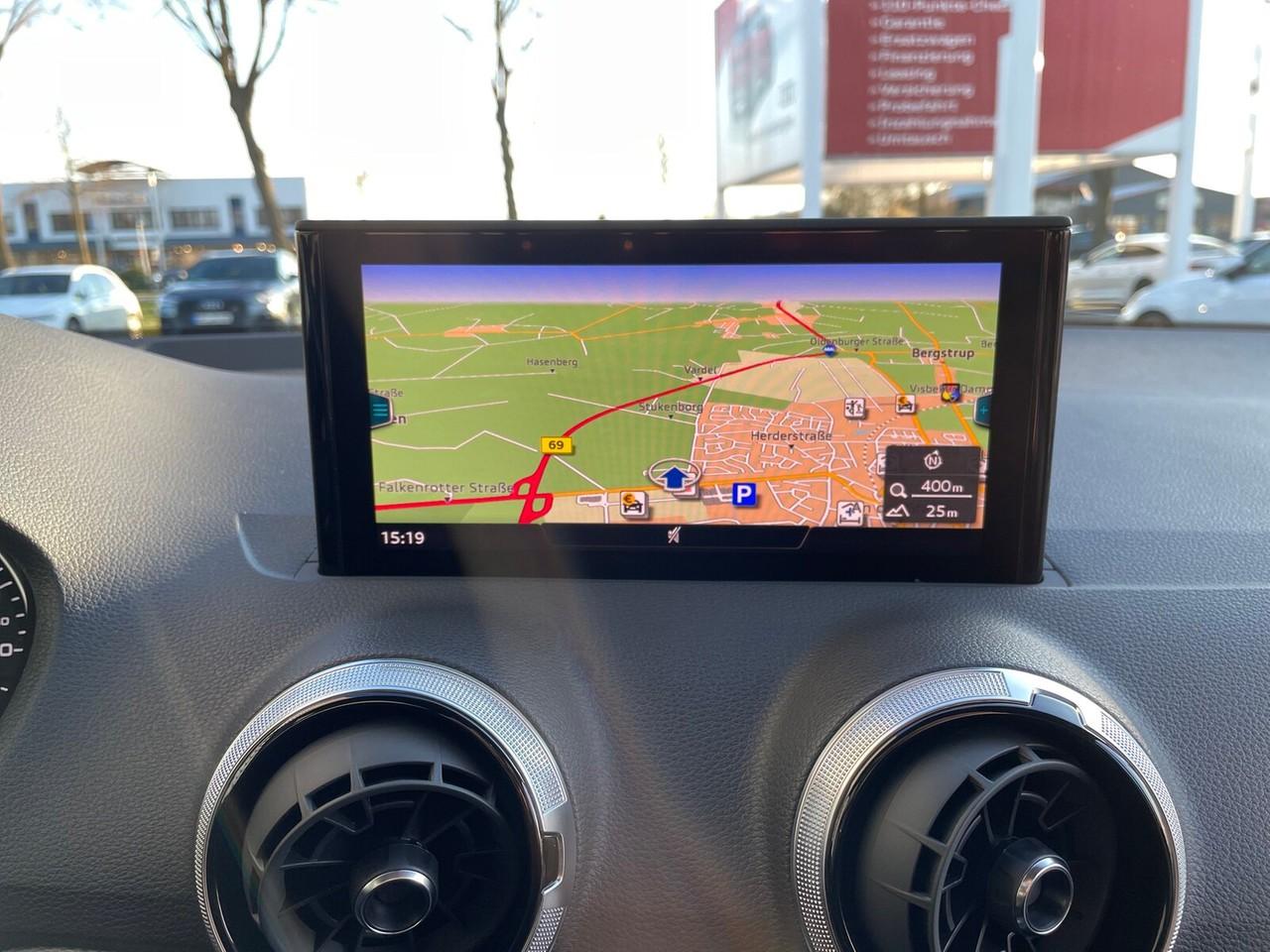Audi Q2 35 TFSI S tronic advanced  Navi LED Leder PDC