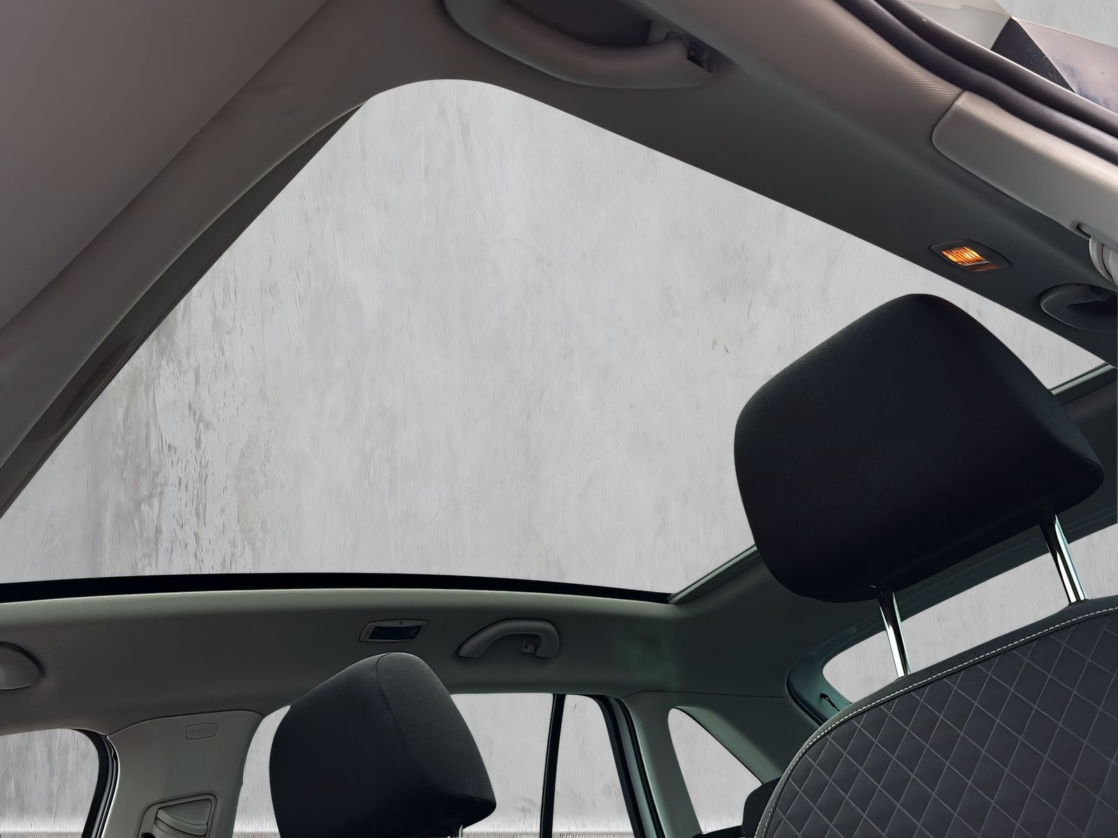 Fahrzeugabbildung SKODA Rapid 1.2i Edition NAVI PANORAMA XENON DAB PDC