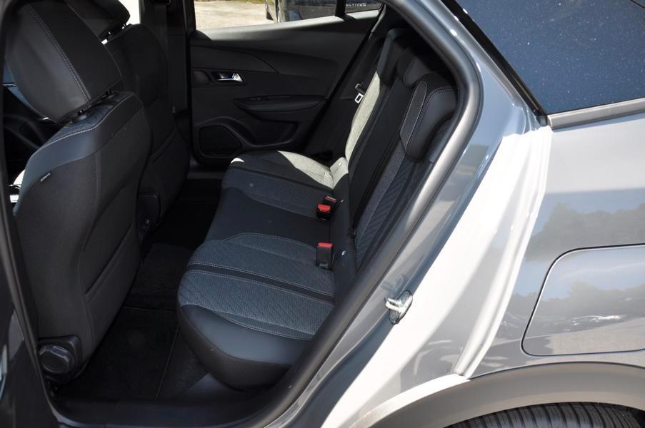 Peugeot 2008 Hybrid 145 Allure *LED*