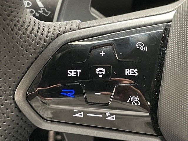 Fahrzeugabbildung Volkswagen T-Roc R 2.0 TSI 4Motion AHK Panodach Navi LED Bl