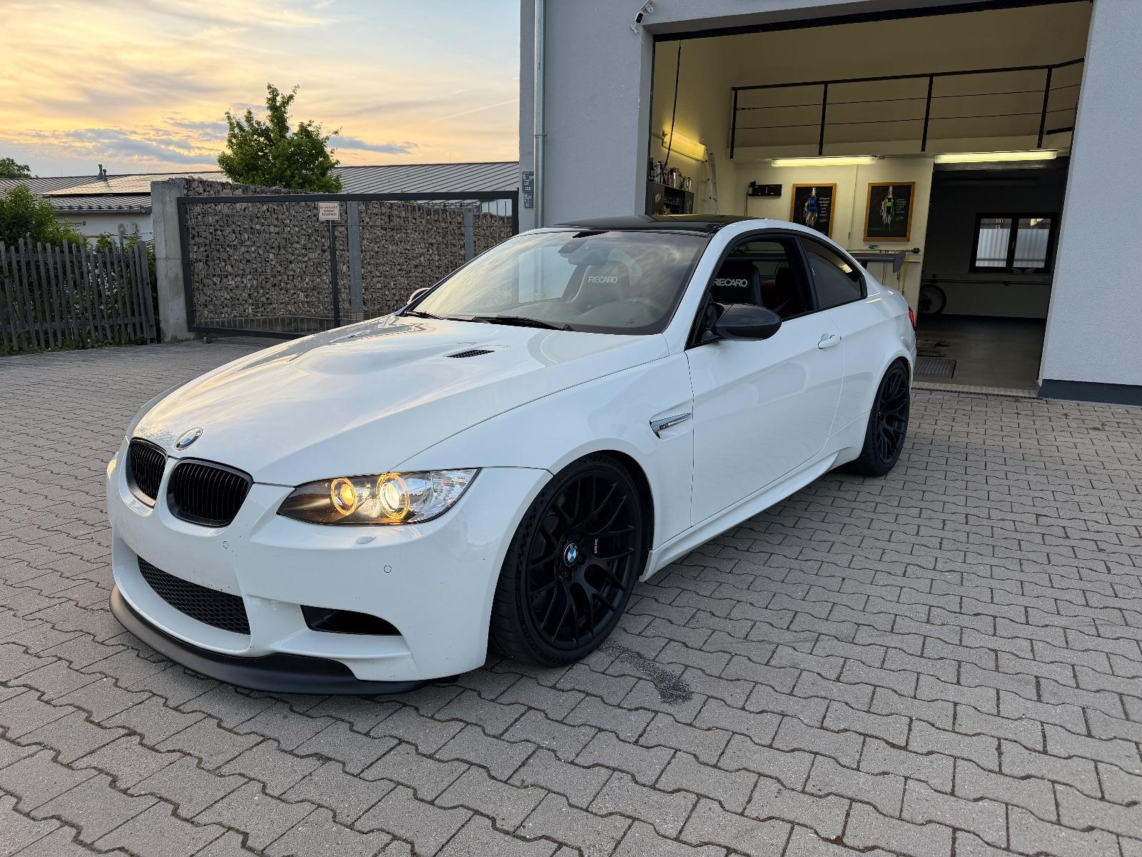 BMW E92 M3 KW Eventuri Akrapovic Recaro