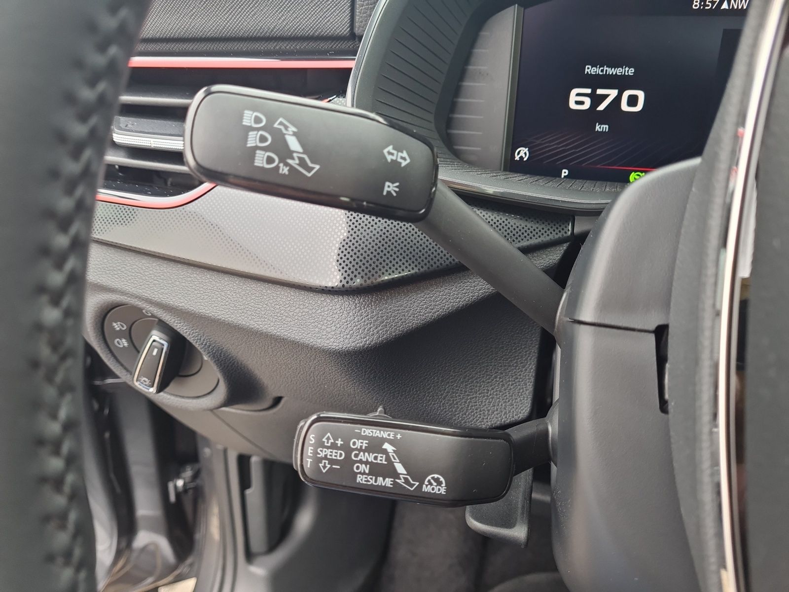 Fahrzeugabbildung SKODA Scala TSI DSG Monte Carlo LED ACC PANO NAVI PDC