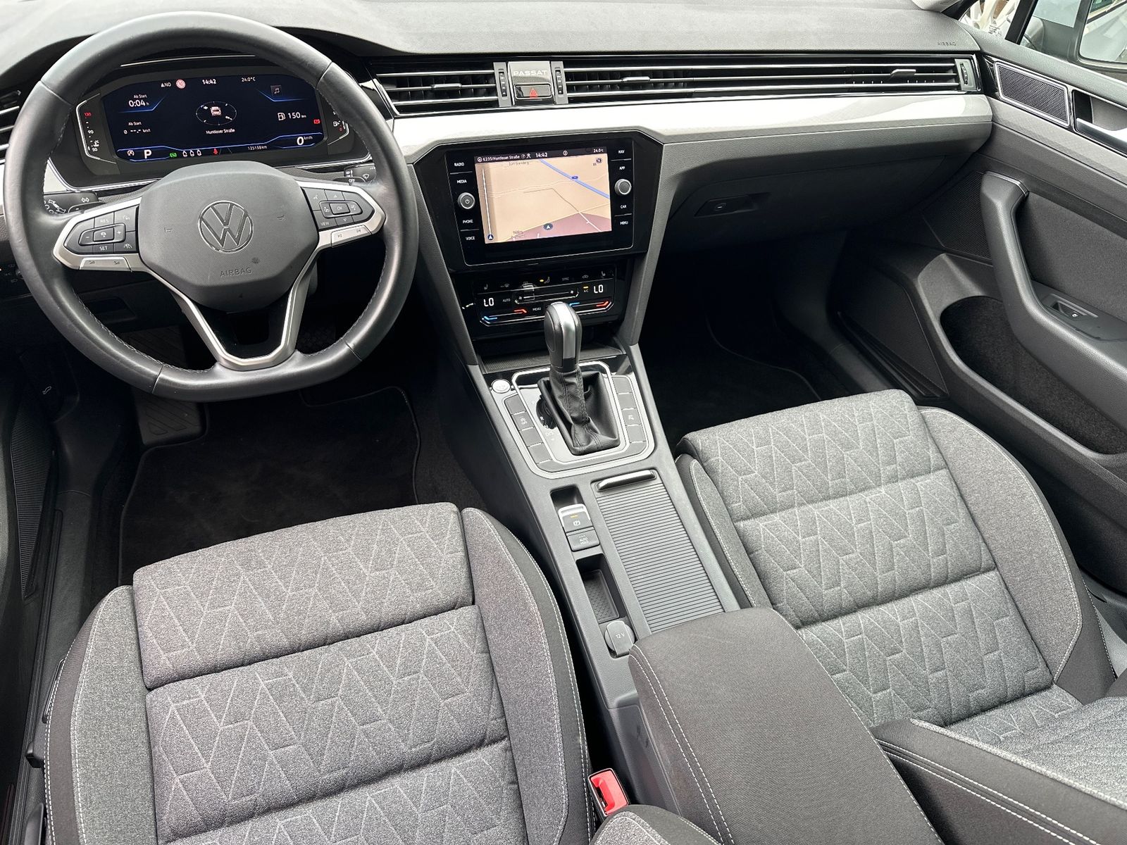 Fahrzeugabbildung Volkswagen Passat Variant 2.0 TDI DSG Business NAV+LED