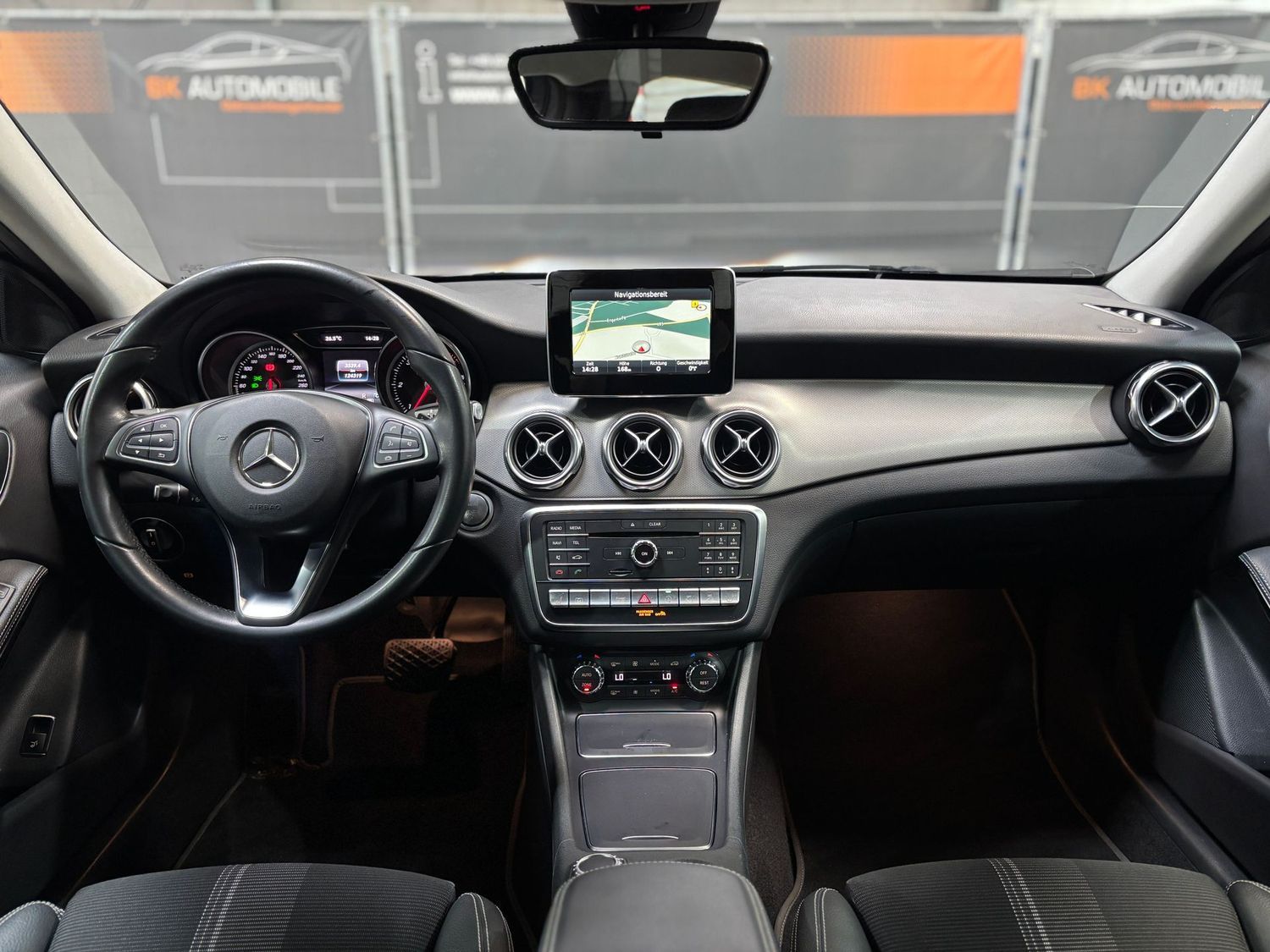 Fahrzeugabbildung Mercedes-Benz GLA 220 4 Matic#Klima#Navi#PDC