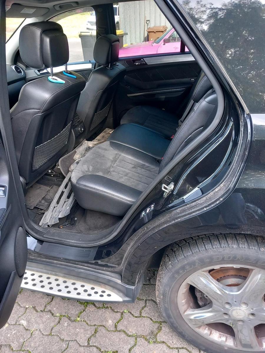 Mercedes-Benz ML500 2005 — photo 15