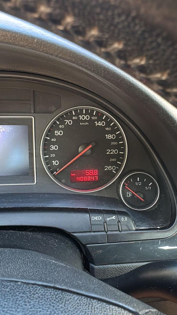 Audi A4 2004 — photo 8