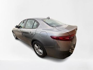 Alfa-Romeo Giulia - 5