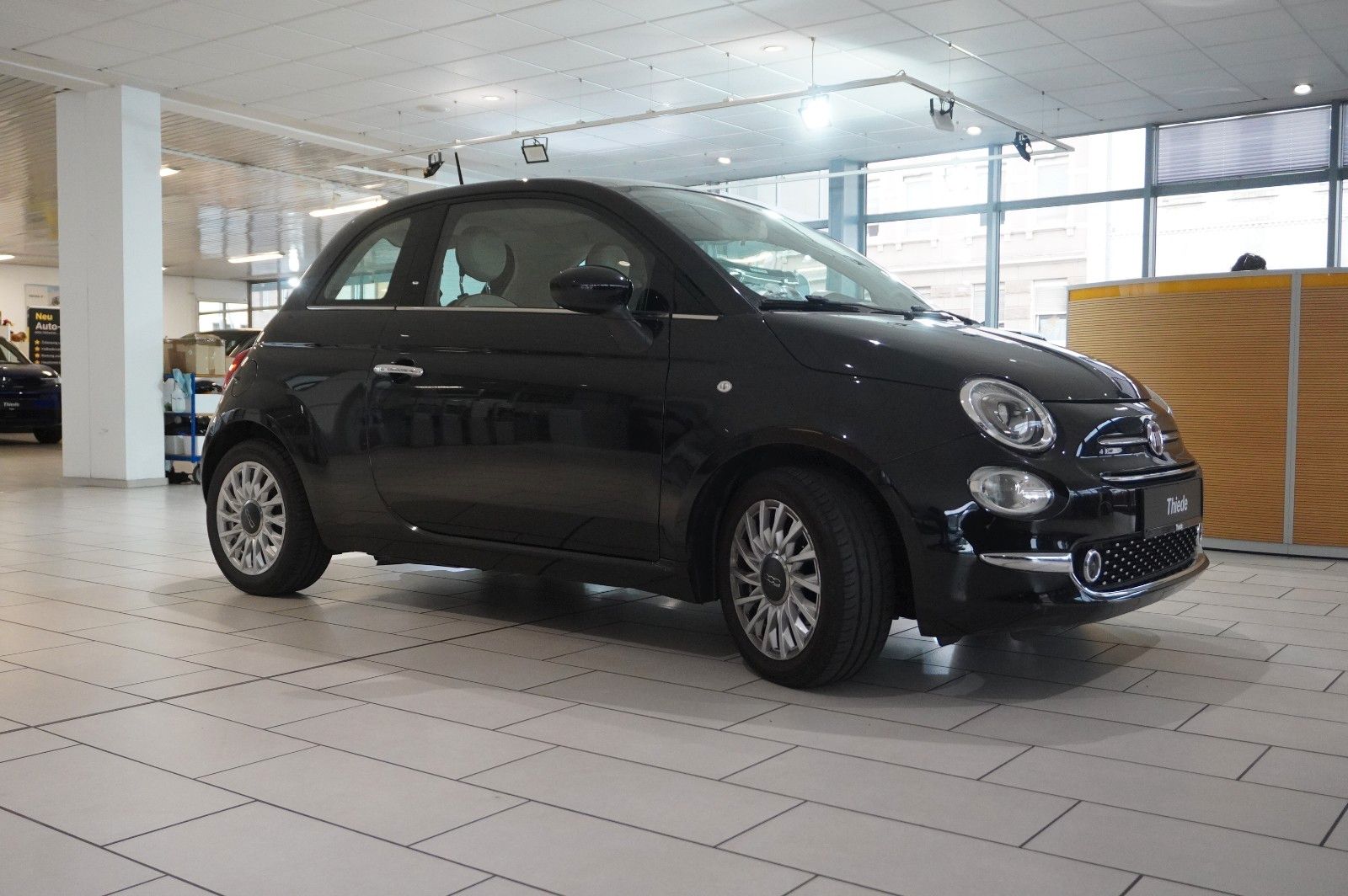 Fahrzeugabbildung Fiat 500 1.2 LOUNGE LED/PANO./USB/NEBEL/TOUCH/PDC