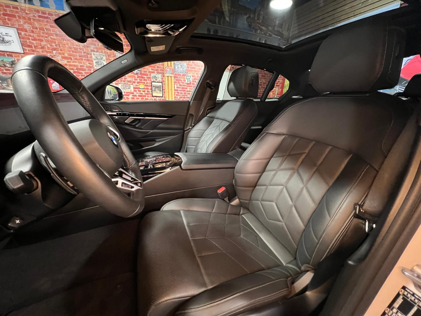 BMW 520 i M-Sport, Pano, Leder, 360°, Memory, H&K