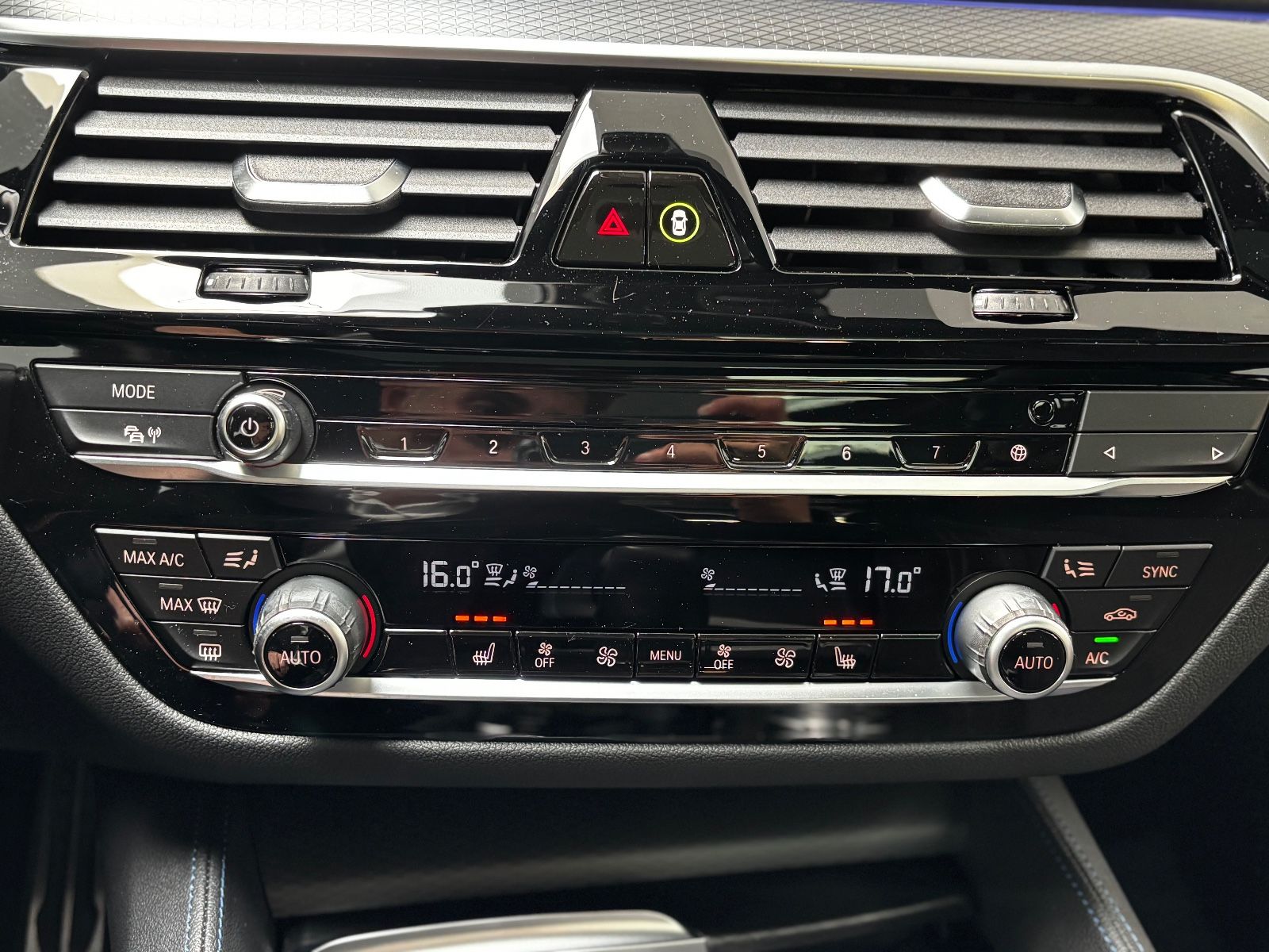 BMW 520d xDrive M Sport Touring HUD PANO LED CAM LIC foto 17