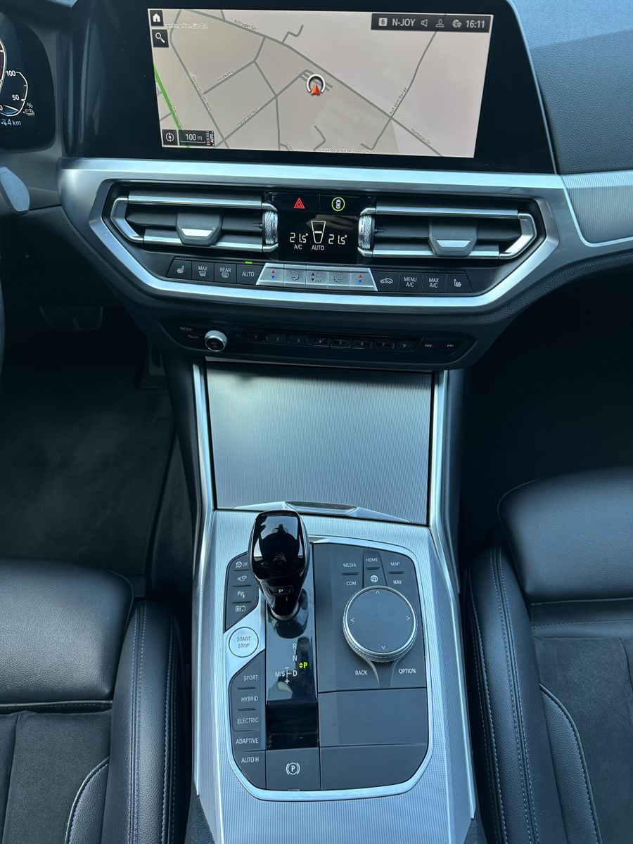 Fahrzeugabbildung BMW 330e Touring M-Sport NAV+LASER+AHK+ACC+360°+HUD