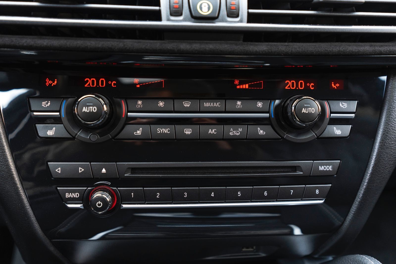 Fahrzeugabbildung BMW X6 xDrive50i M-SPORTPAKET ACC HUD LED 360° H&K