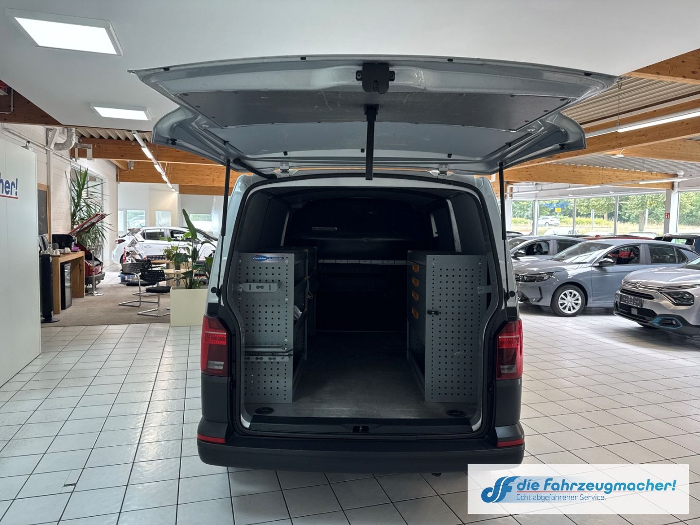 Fahrzeugabbildung Volkswagen Transporter T6.1 Kasten FWD Navi LED ACC Apple *