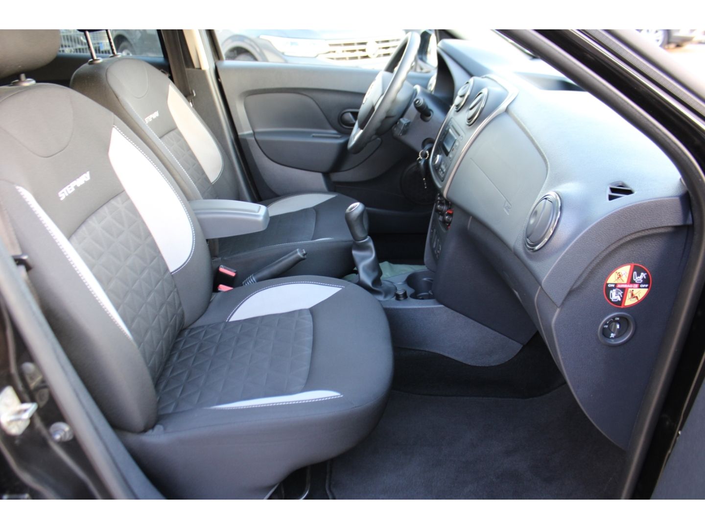 Fahrzeugabbildung Dacia Sandero II Stepway Ambiance GJR DAB Klima Radio/