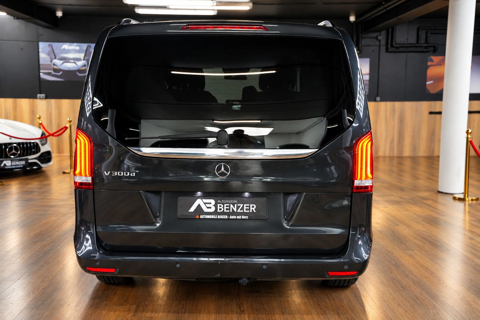 Fahrzeugabbildung Mercedes-Benz V 300d lang *Burmester*360°KAM*6-Sitz*SHZ*Navi