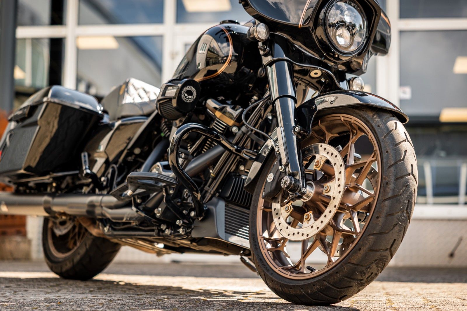 Fahrzeugabbildung Harley-Davidson FLHXST STREET GLIDE ST 117-JEKILL & HYDE- Öhlins