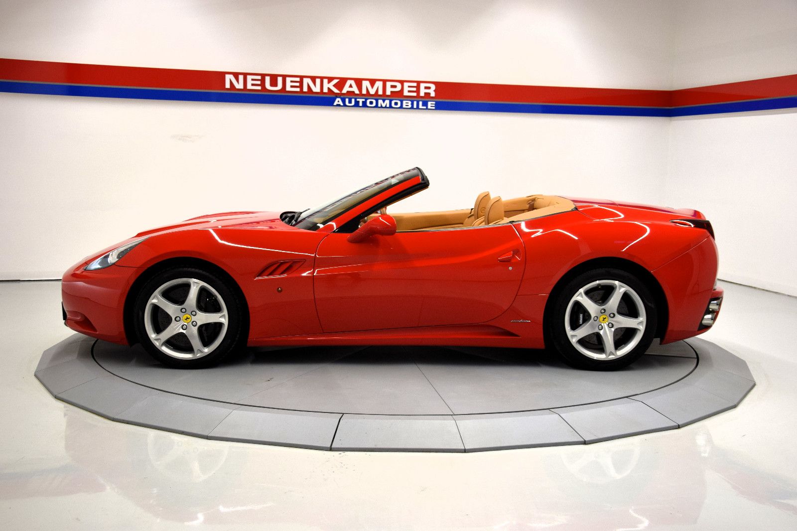 Fahrzeugabbildung Ferrari California 4.3 V8 Leder beige Navi Xenon PDC 2.H