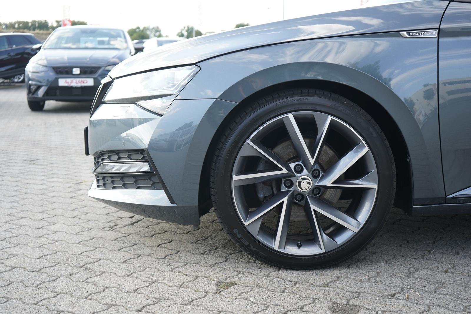 Skoda Superb Combi 2.0TSI Sportline DSG LED Panorama