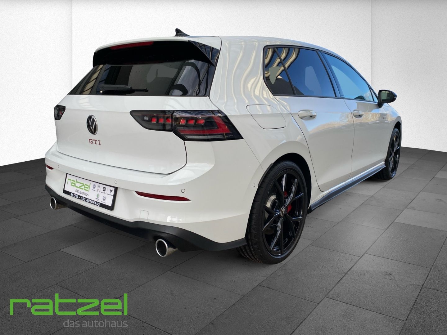 Fahrzeugabbildung Volkswagen Golf GTI VIII 2.0TSI DSG Business+BlackStyle+AHK