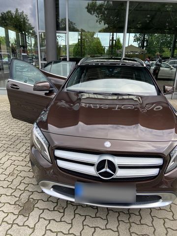 MERCEDES-BENZ Mercedes-Benz GLA 220 d  Automatik  Top ...