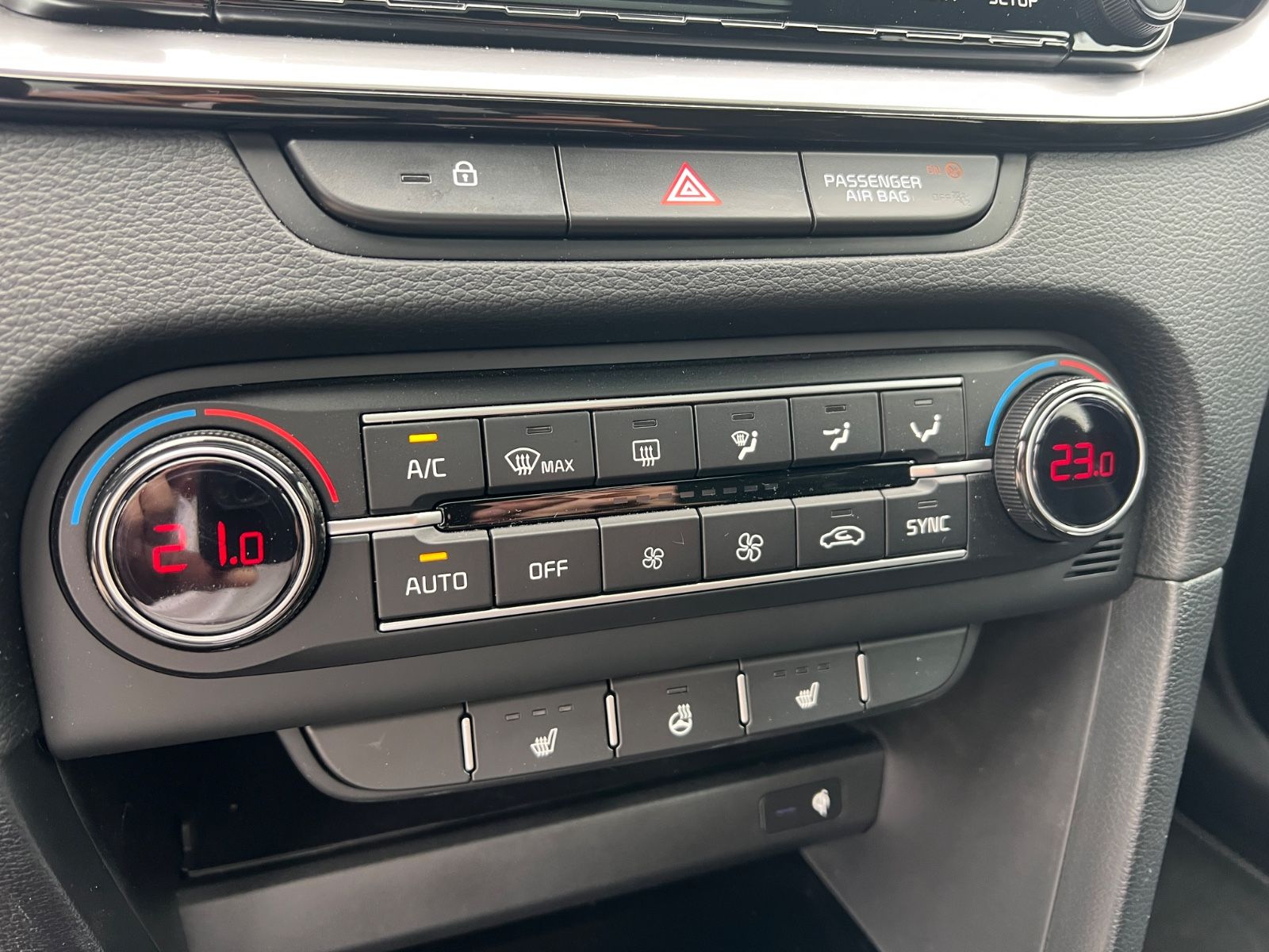Fahrzeugabbildung Kia Ceed SW 1.5T 140 DCT7 GT-Line Leder Tec 18Z GD