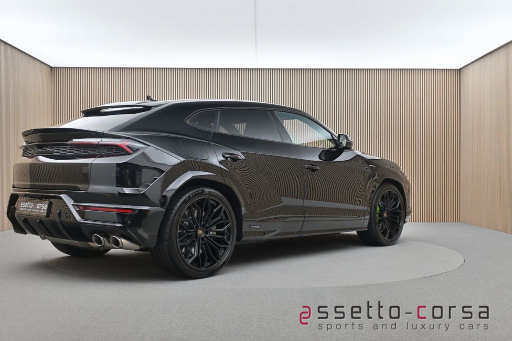 LAMBORGHINI Urus 2026